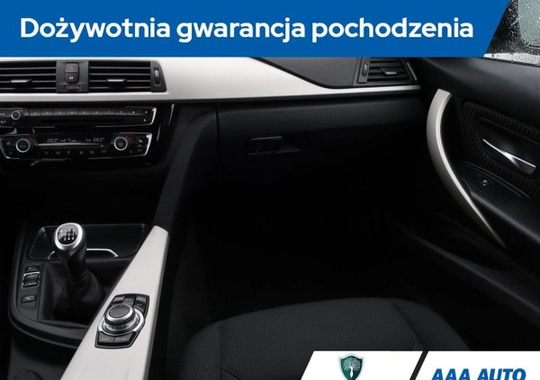 BMW Seria 3 cena 54000 przebieg: 192042, rok produkcji 2016 z Bełchatów małe 352